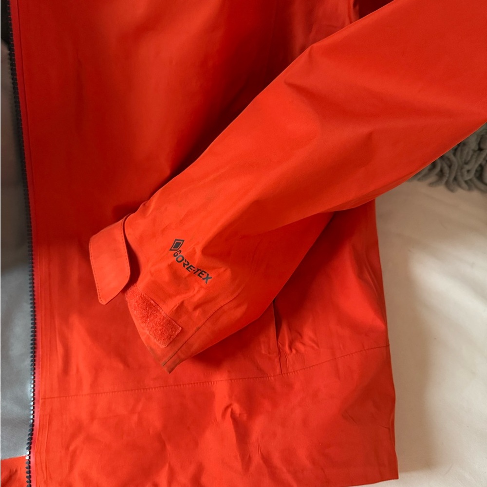 L.L. Bean Men's Vibrant Orange Raincoat - Picture 5 of 9